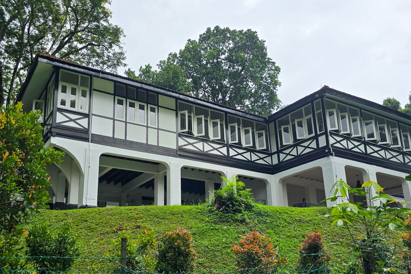 Black & White Bungalows